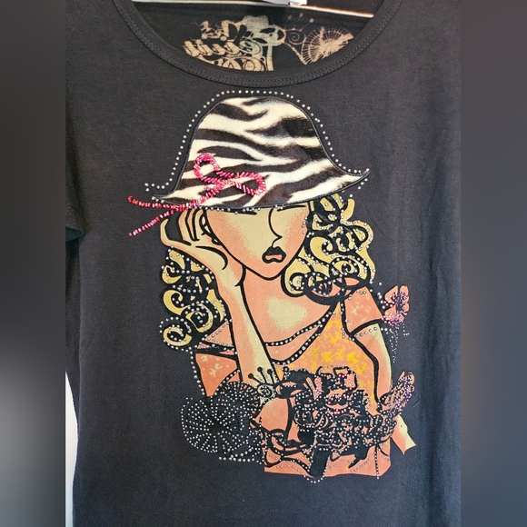 Chagall Funky Beaded Detailing Graphic Tee With Rhinestones and Faux Fur - Picture 4 of 7